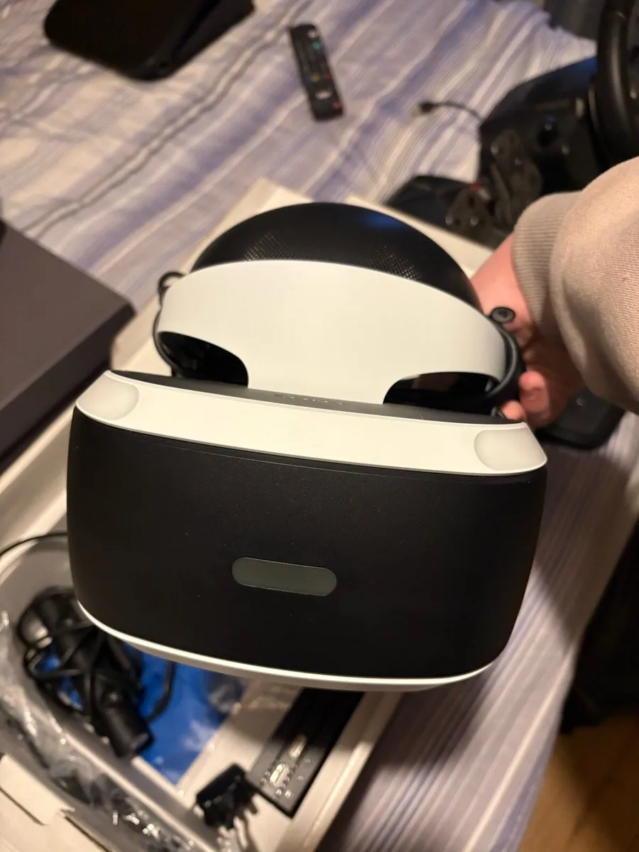 G29 steering wheel and VR set for PlayStation 4 - Image 2