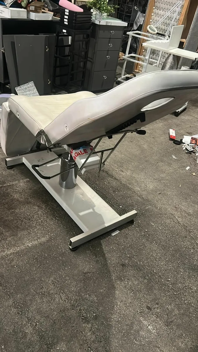 Beauty Tables, stools, trolleys - Image 2