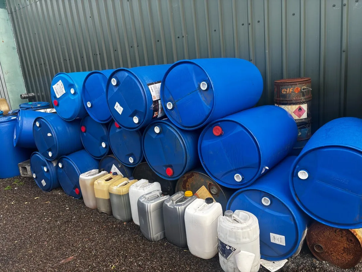 Plastic 205 lt barrels