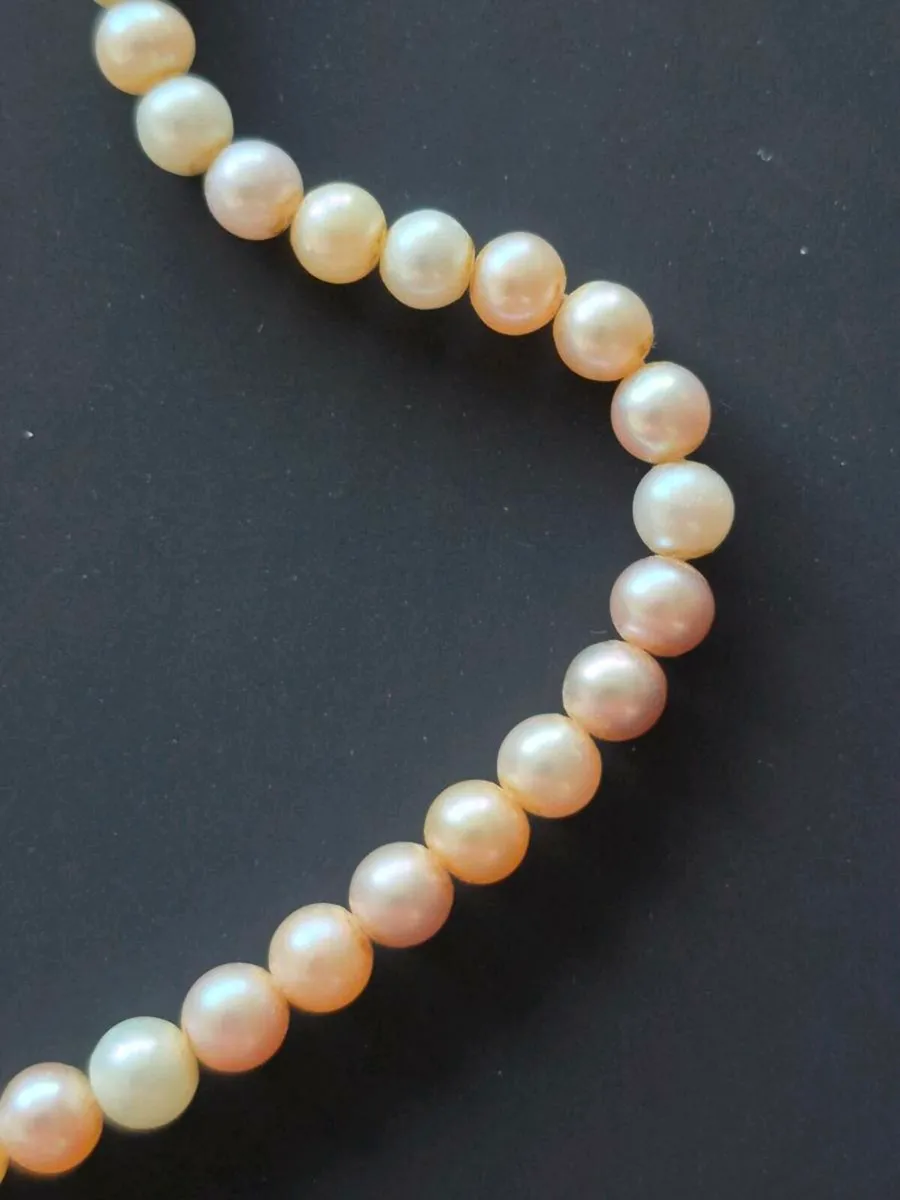 Freshwater Pearls (pink tones) 9ct Gold Clasp - Image 2