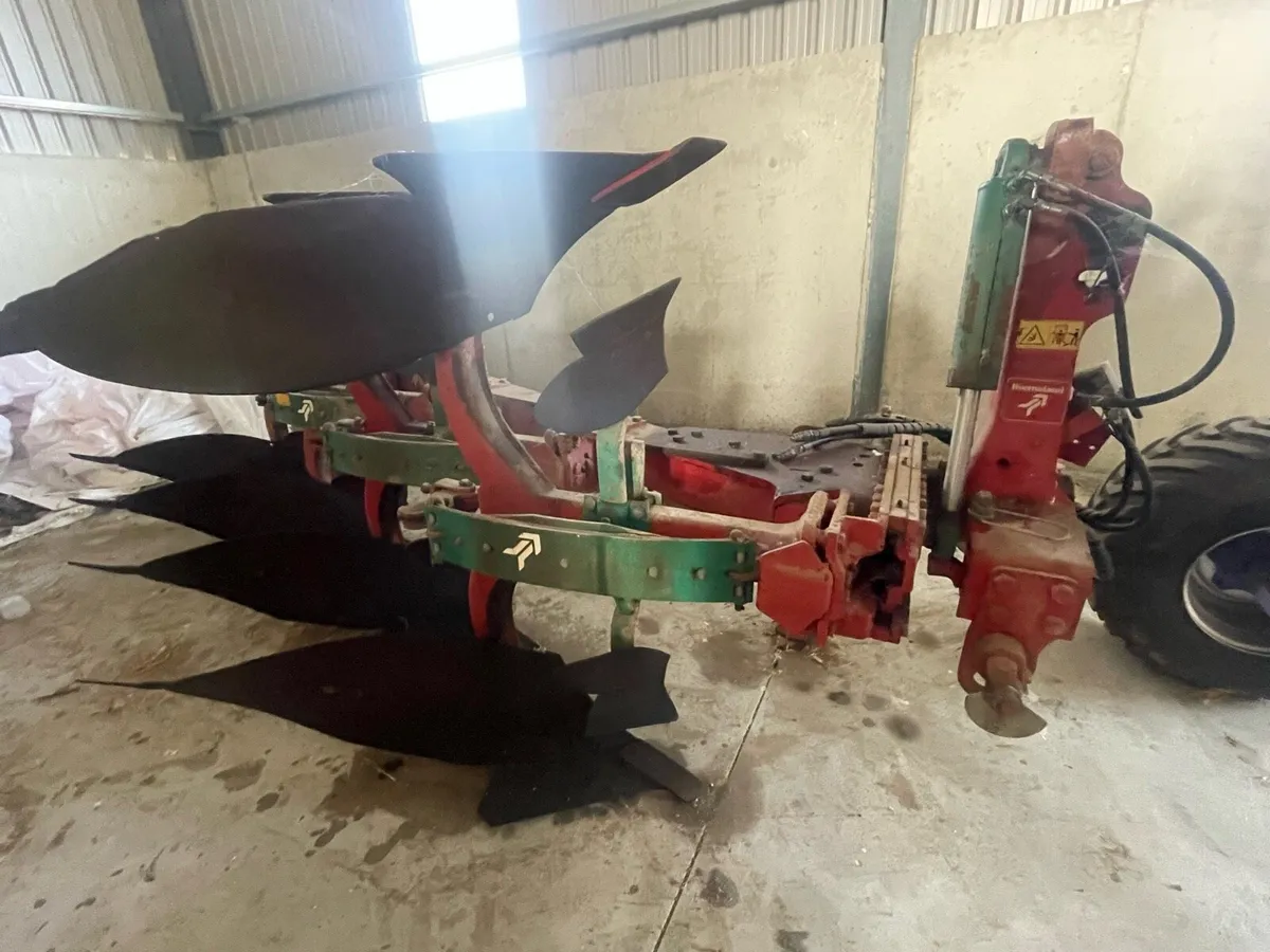 Kverneland 4 furrow plough - Image 1