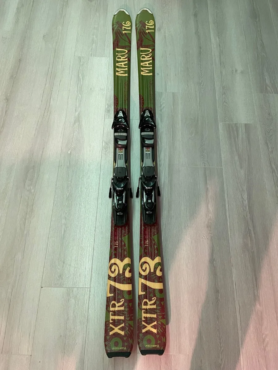 Pair of skis - Image 1