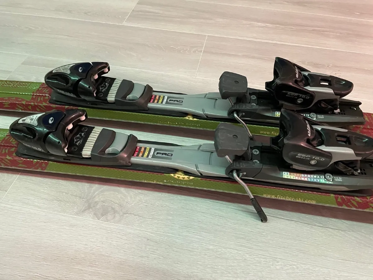 Pair of skis - Image 2
