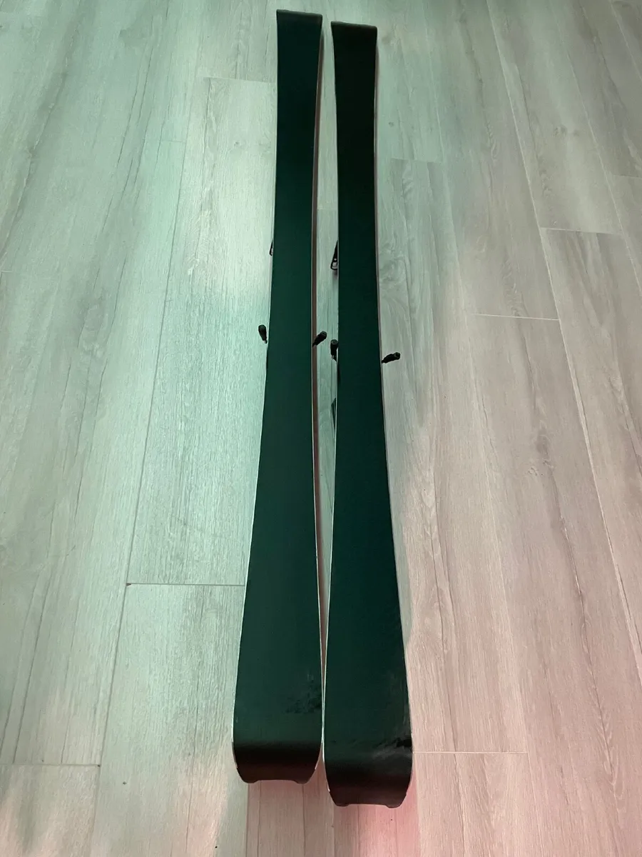 Pair of skis - Image 3