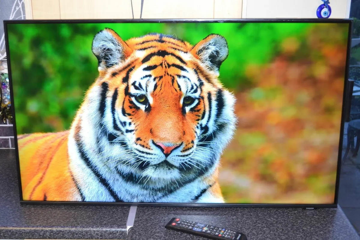 Samsung 43-inch 4K Ultra HD HDR Smart TV - Image 1