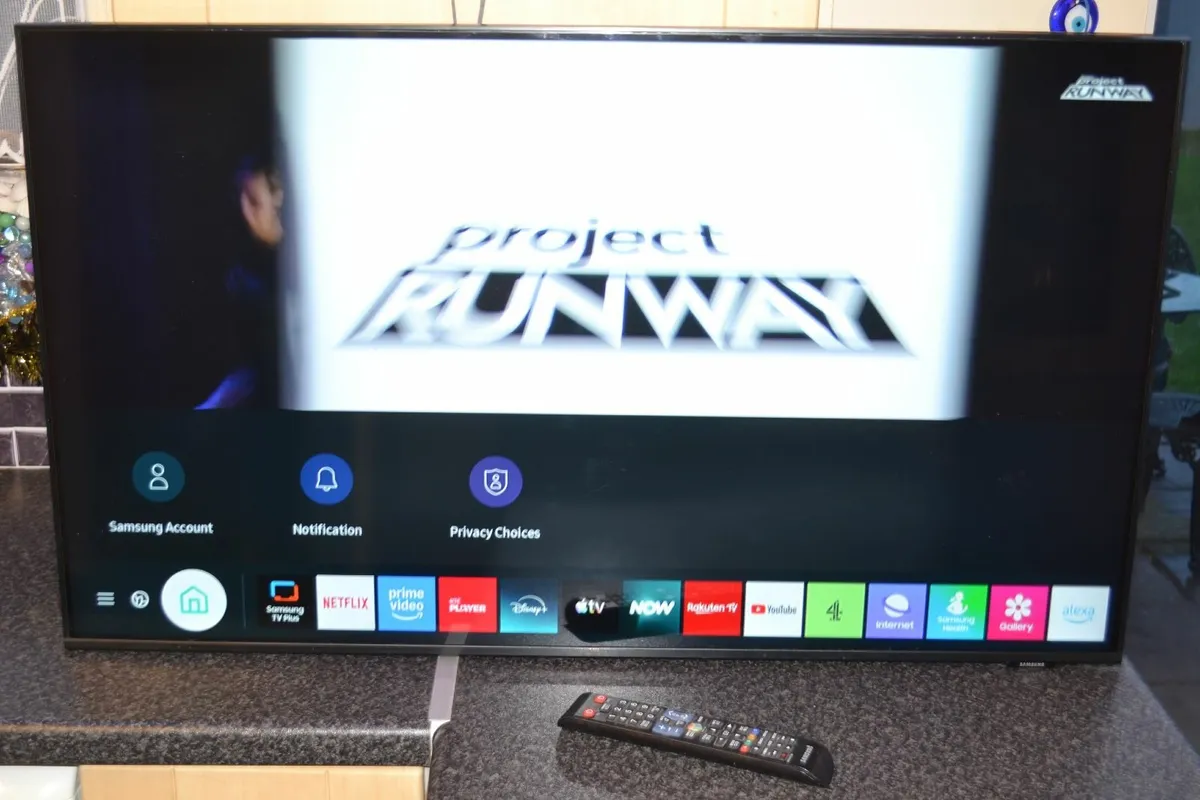 Samsung 43-inch 4K Ultra HD HDR Smart TV - Image 2