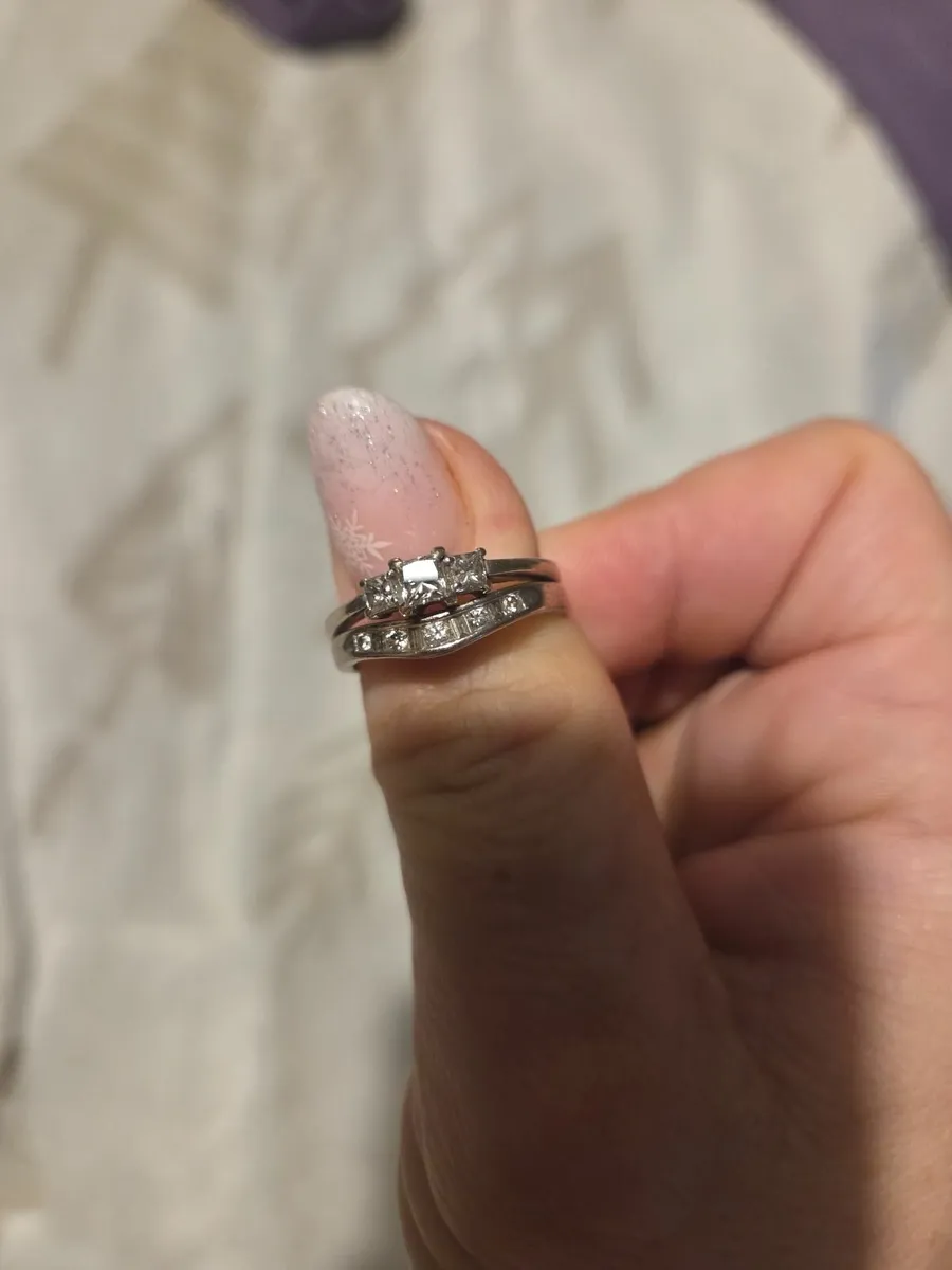 Engagement and wedding ring set - Image 2