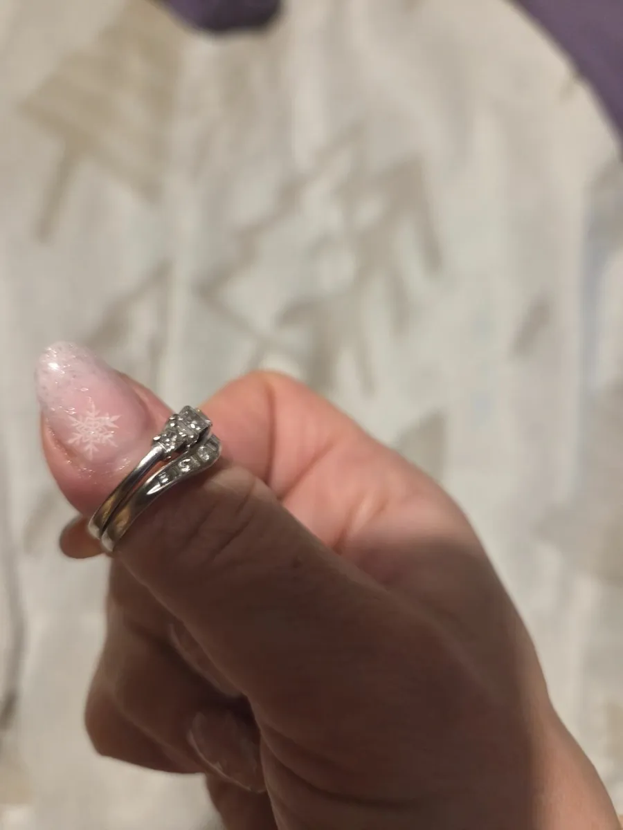 Engagement and wedding ring set - Image 3