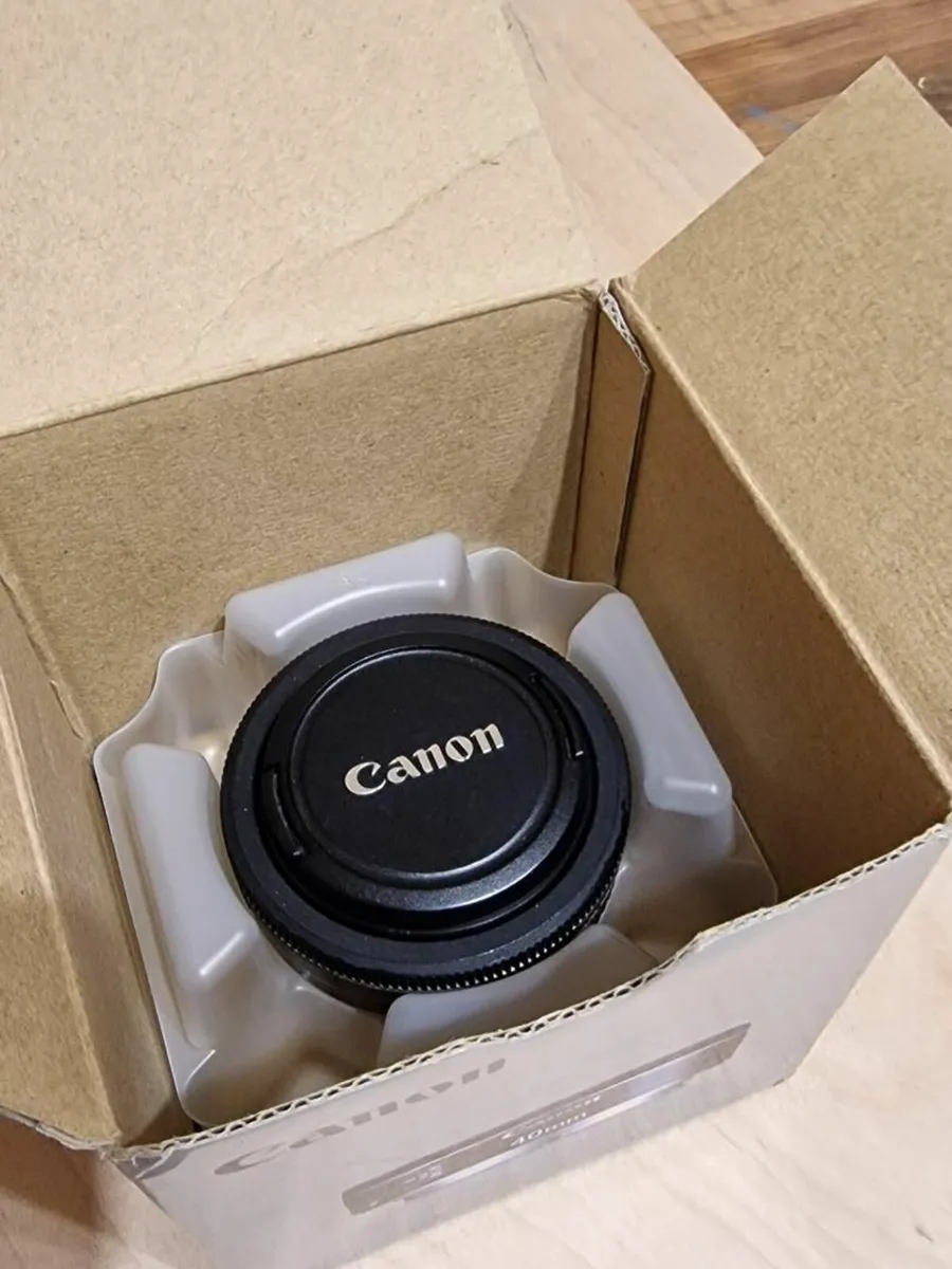 Canon EF 40mm f2.8 STM Lens Excellent Condition - Image 1