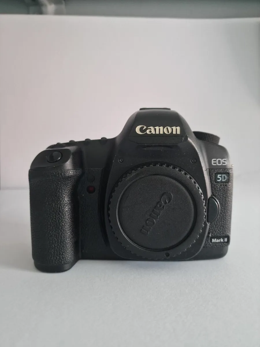 Canon 5D Mark II Full Frame DSLR 21MP + extras - Image 3