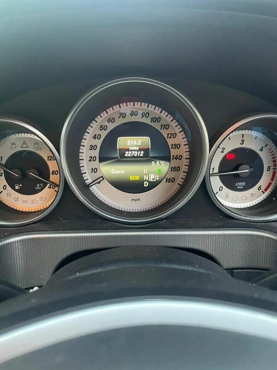 Mercedes-Benz E-Class 2014 - Image 4