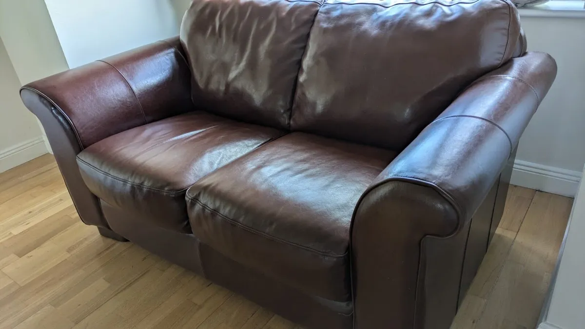 2&3 seater leather couch - Image 1