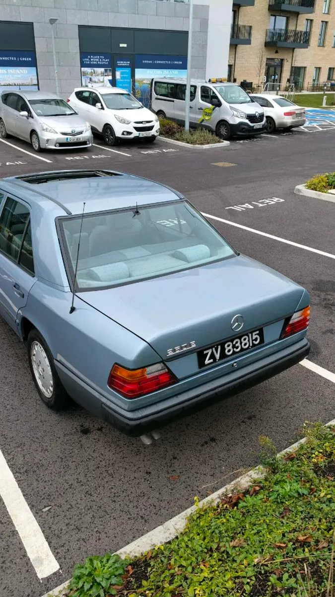 Mercedes W124 260E 1989 - Image 1