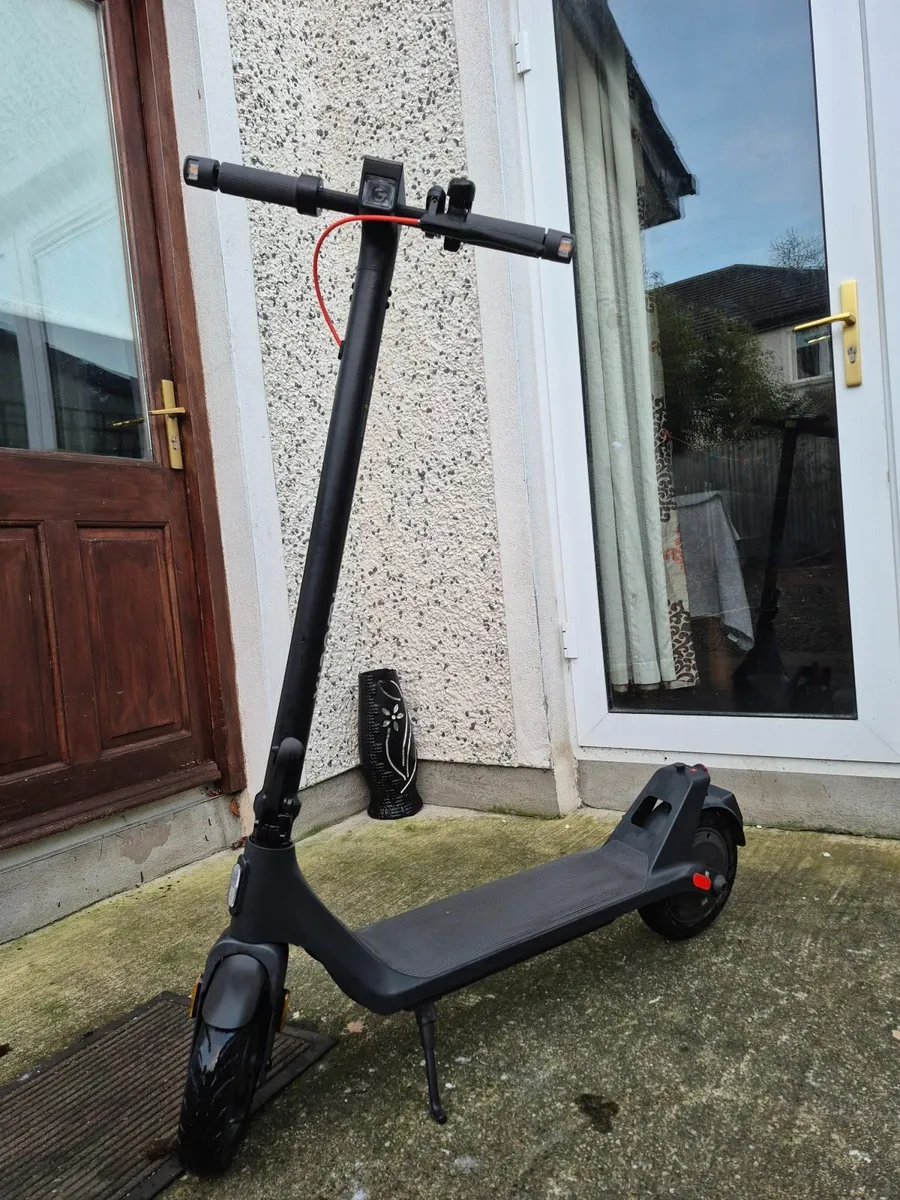 Xiaomi Mi Electric Scooter 4 Lite (2nd Gen) - Image 1