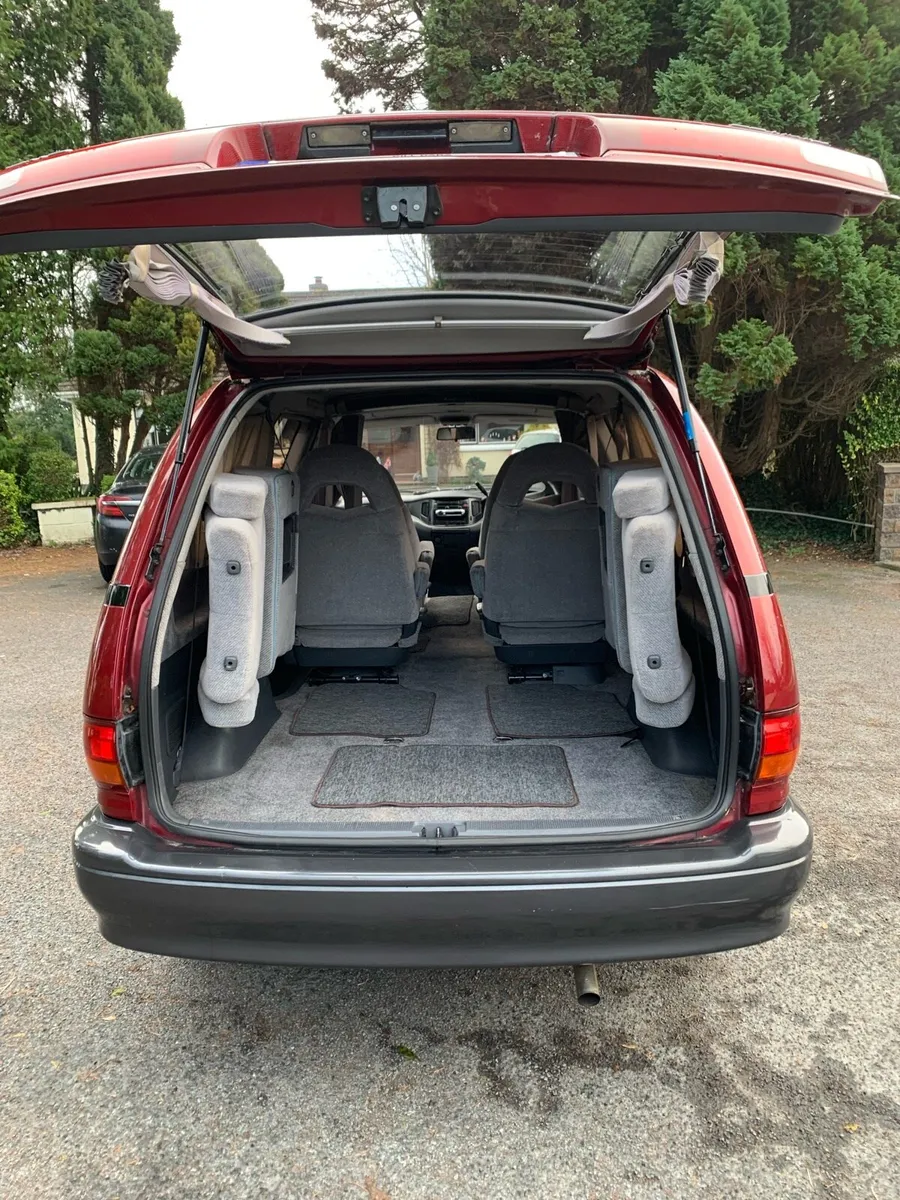 1990 Toyota Estima - Image 3