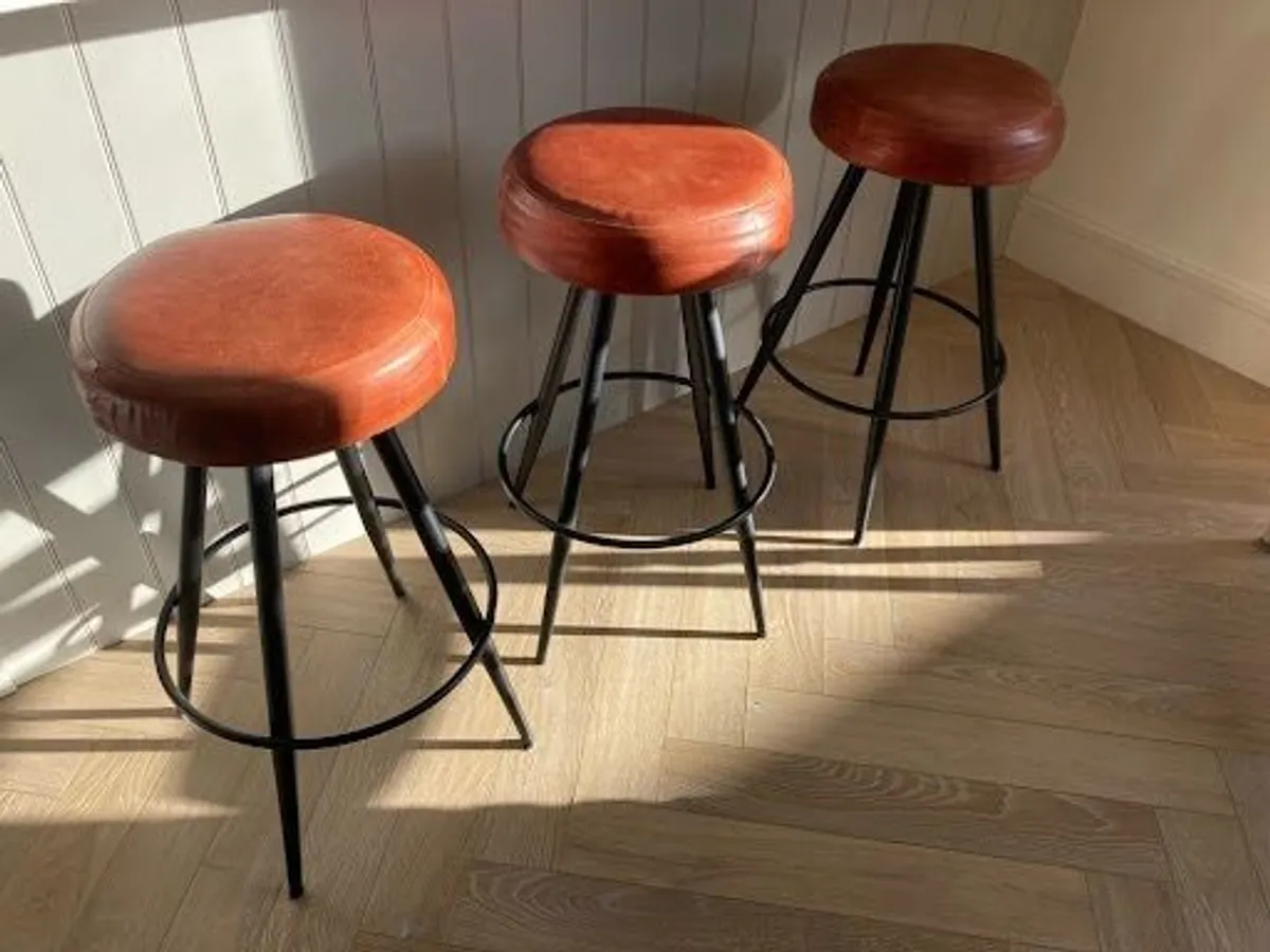 Set of 3 EZ Living Leather Bar Stools  Excellent Condition