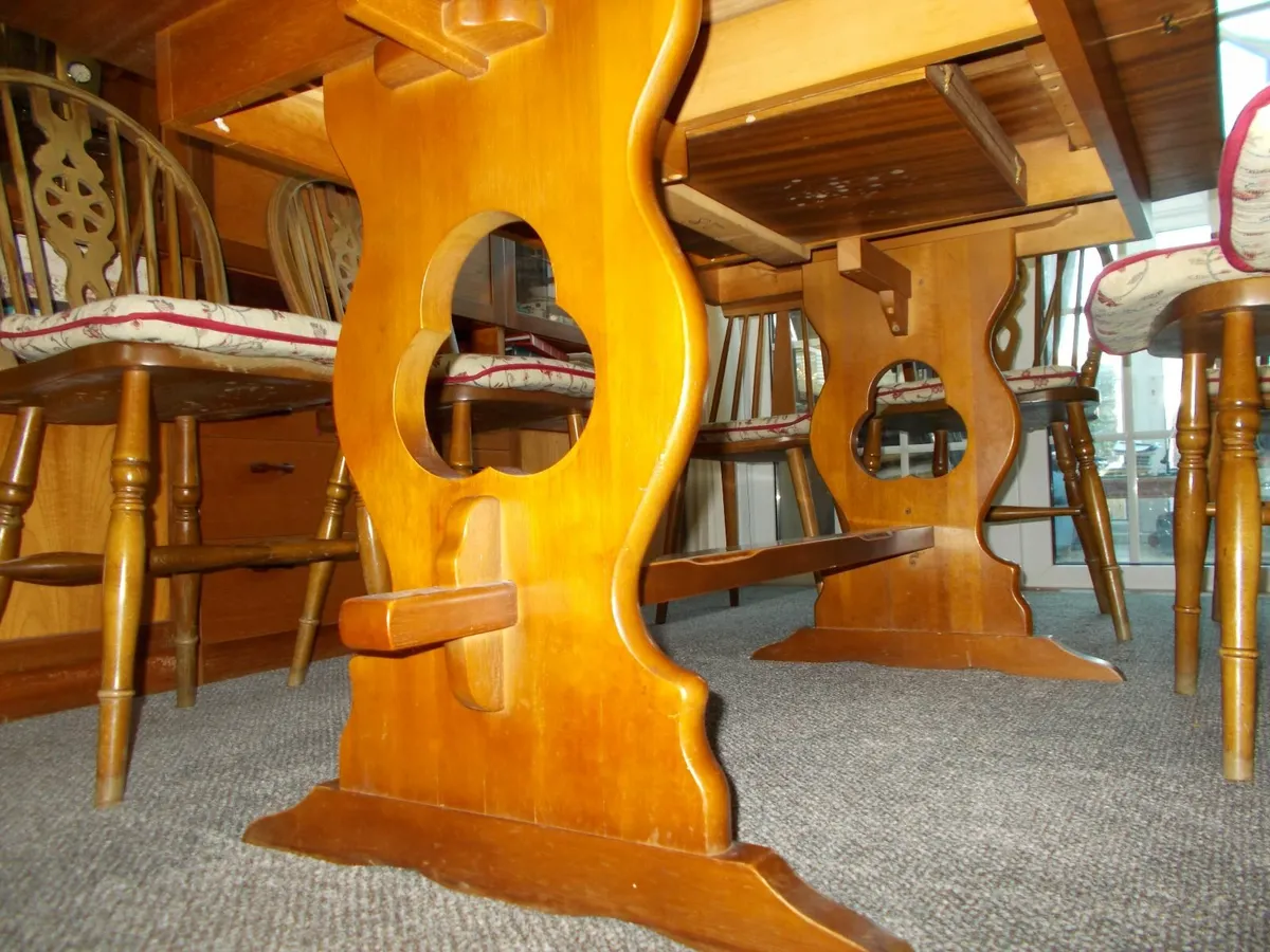 Dining Room Table & 8 Chairs in Sutton, Co. Dublin - Image 2