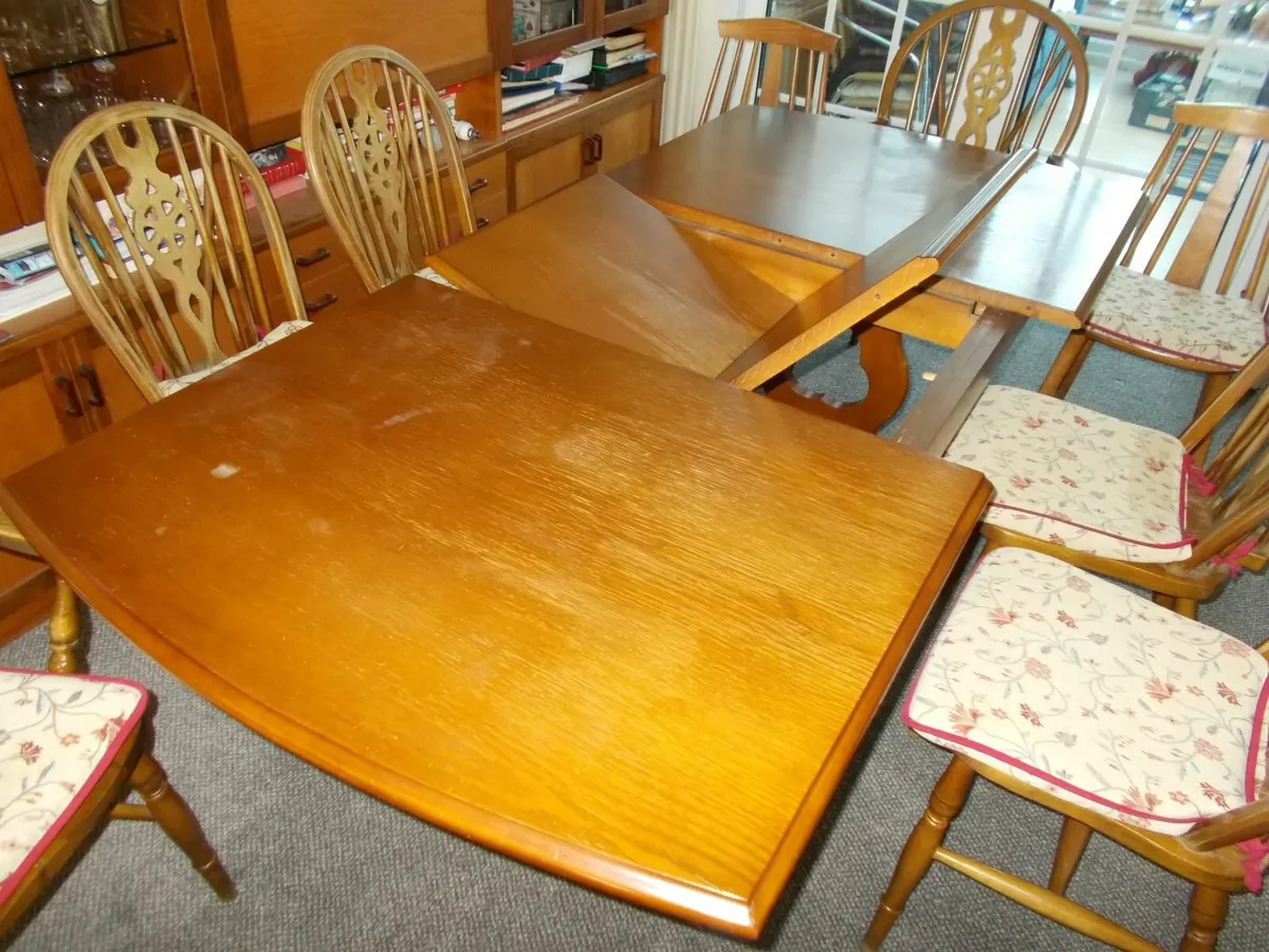 Dining Room Table & 8 Chairs in Sutton, Co. Dublin - Image 4