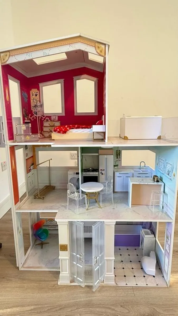 Rainbow High Wooden Doll House - Image 2