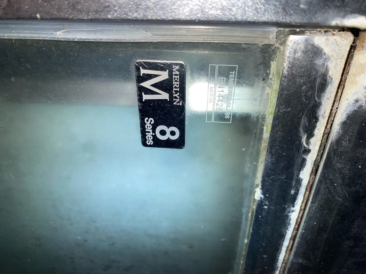 Merlyn Shower door and side panel 800x900 - Image 1