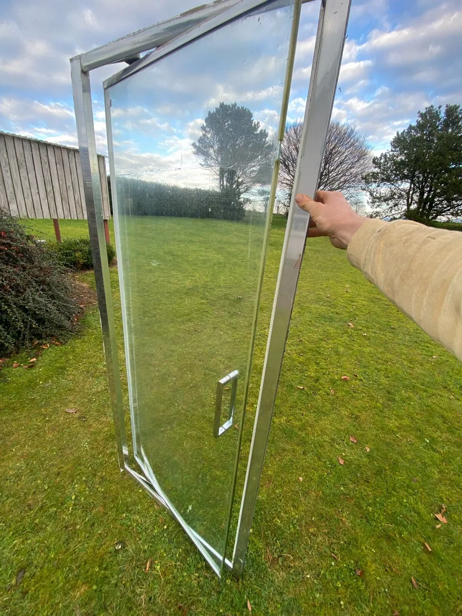 Merlyn Shower door and side panel 800x900 - Image 2