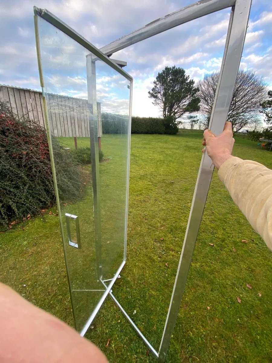 Merlyn Shower door and side panel 800x900 - Image 3