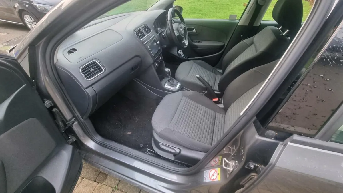 Volkswagen polo auto - Image 4