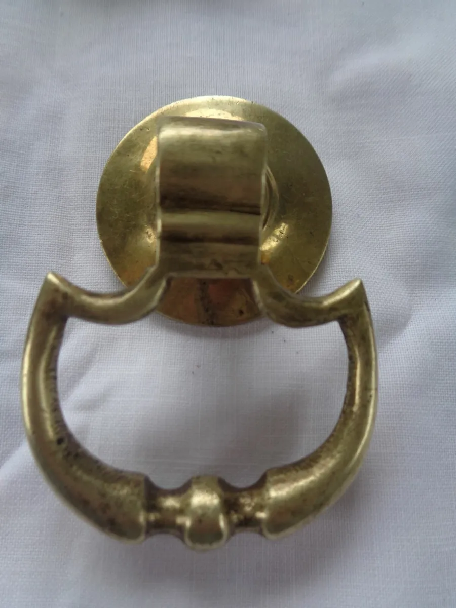Vintage Brass Handles x 6 for Sale - Image 3