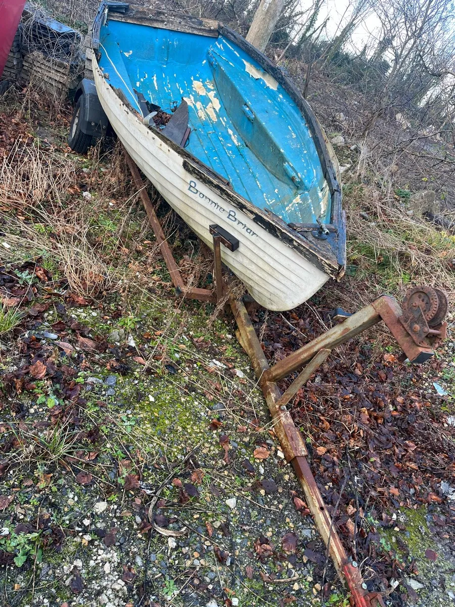 Boat and trailer - Image 2