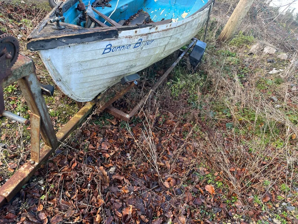 Boat and trailer - Image 3