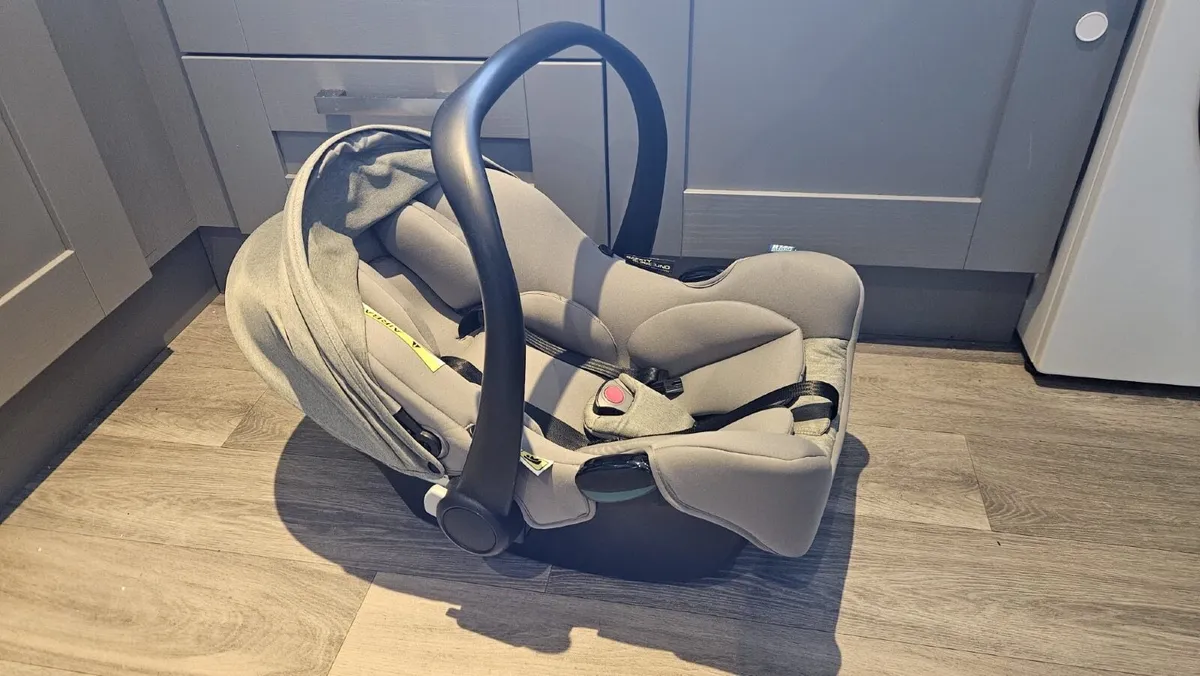 Graco near2me pram set - Image 3