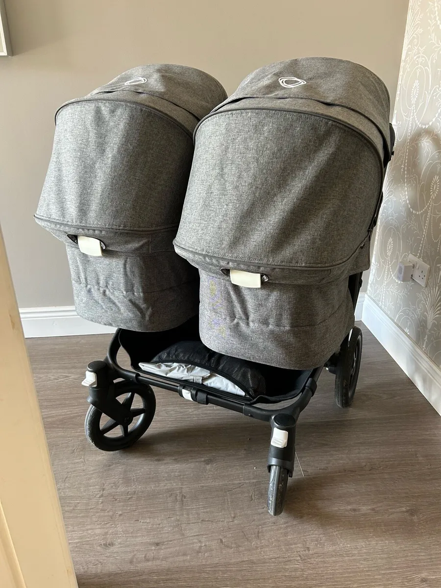 Bugaboo Donkey5 twin buggy bundle - Image 3
