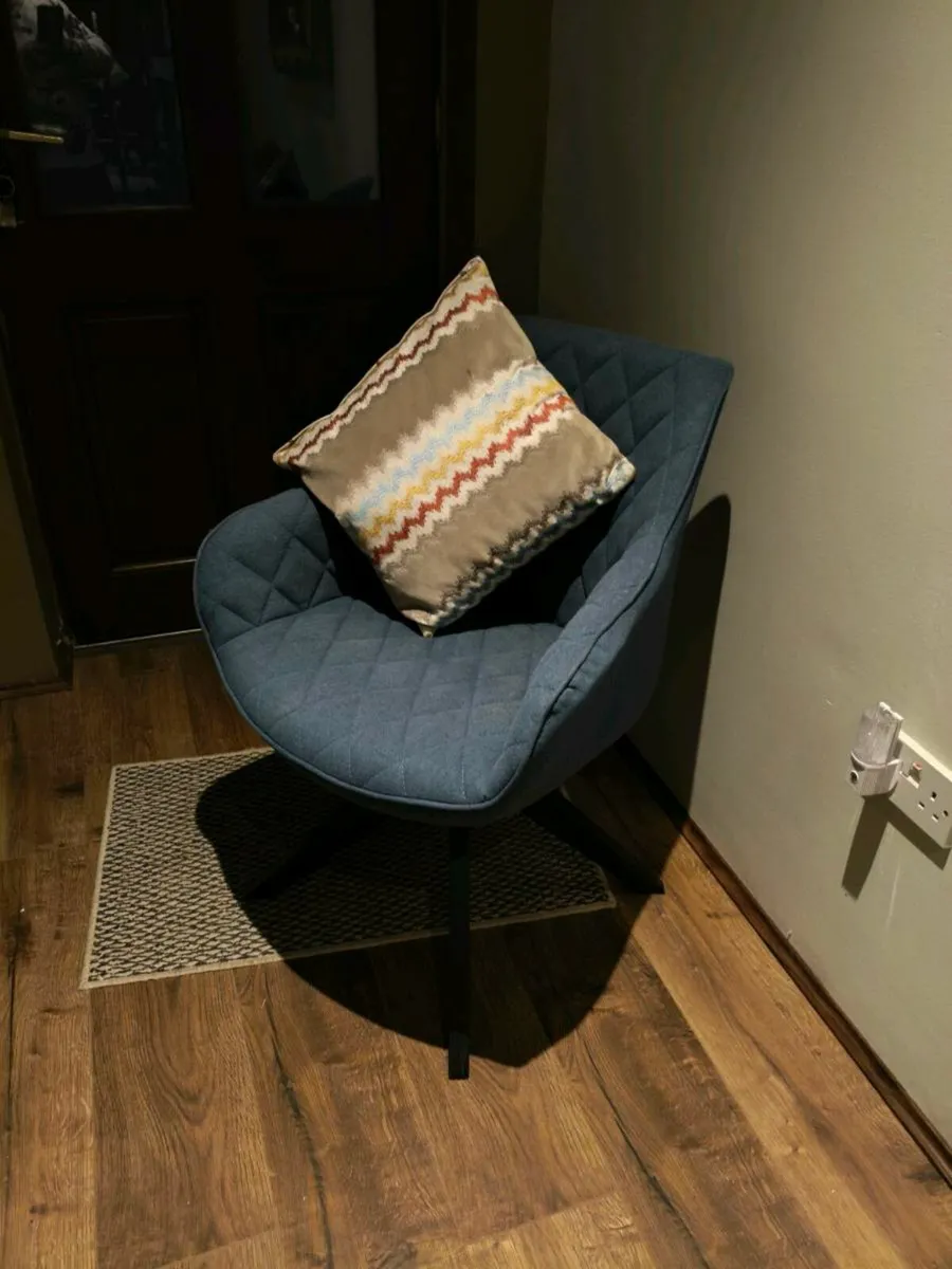 Lovely turquoise colour chair very comfortable. - Image 1