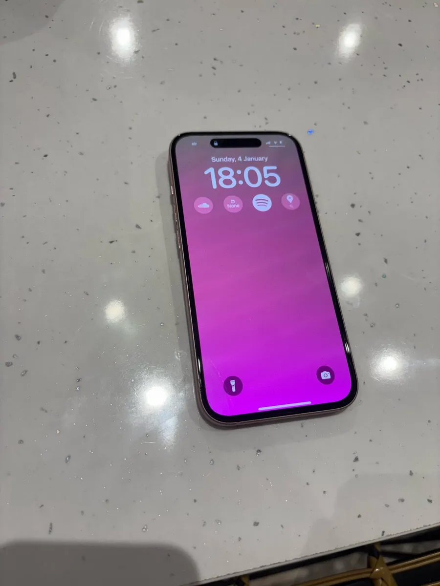 iPhone 15 - 128GB - Image 1