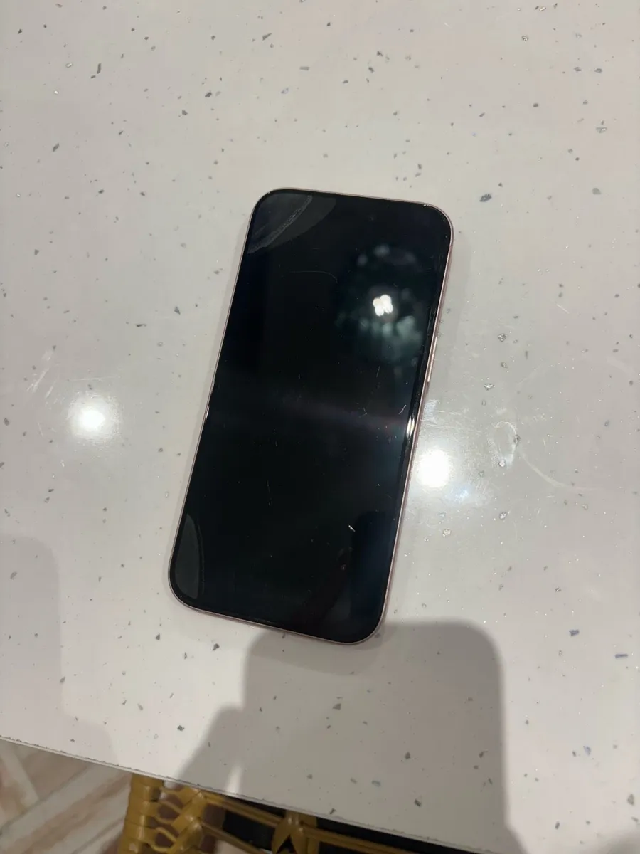 iPhone 15 - 128GB - Image 4