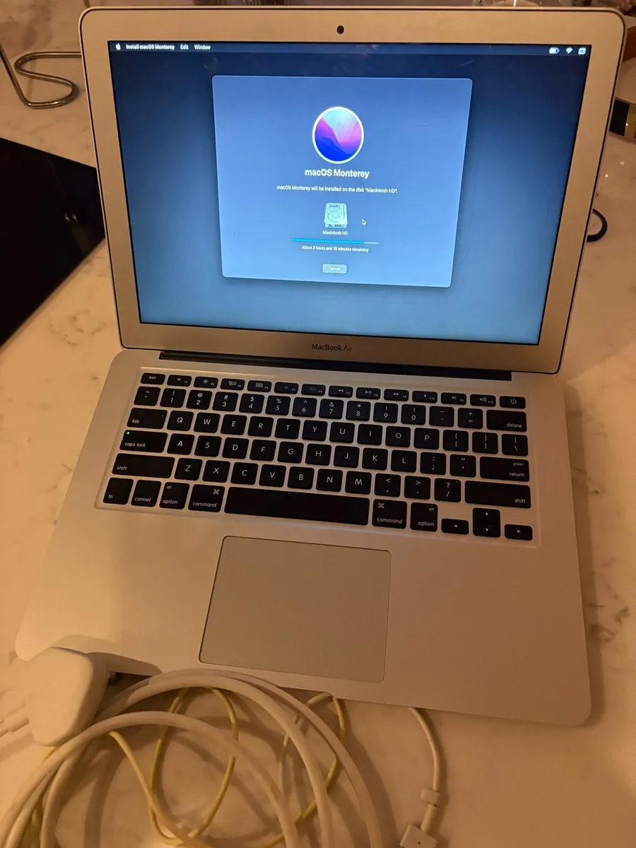 Macbook Air 13 Inch (2017) Working perfect - Image 1
