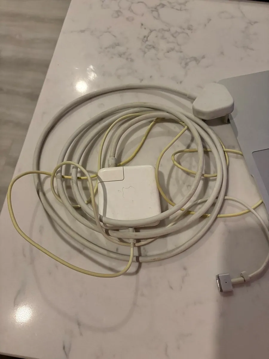 Macbook Air 13 Inch (2017) Working perfect - Image 4