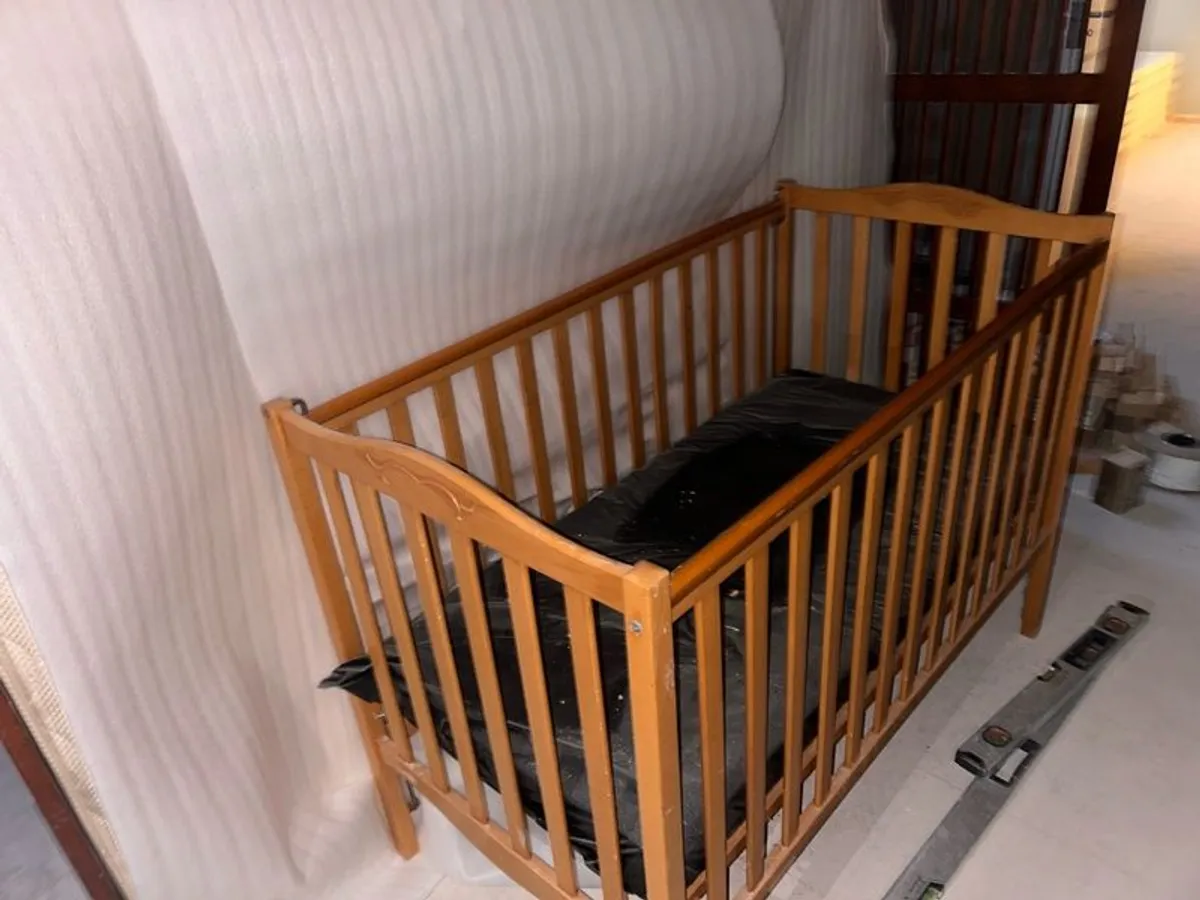Baby cot - Image 1