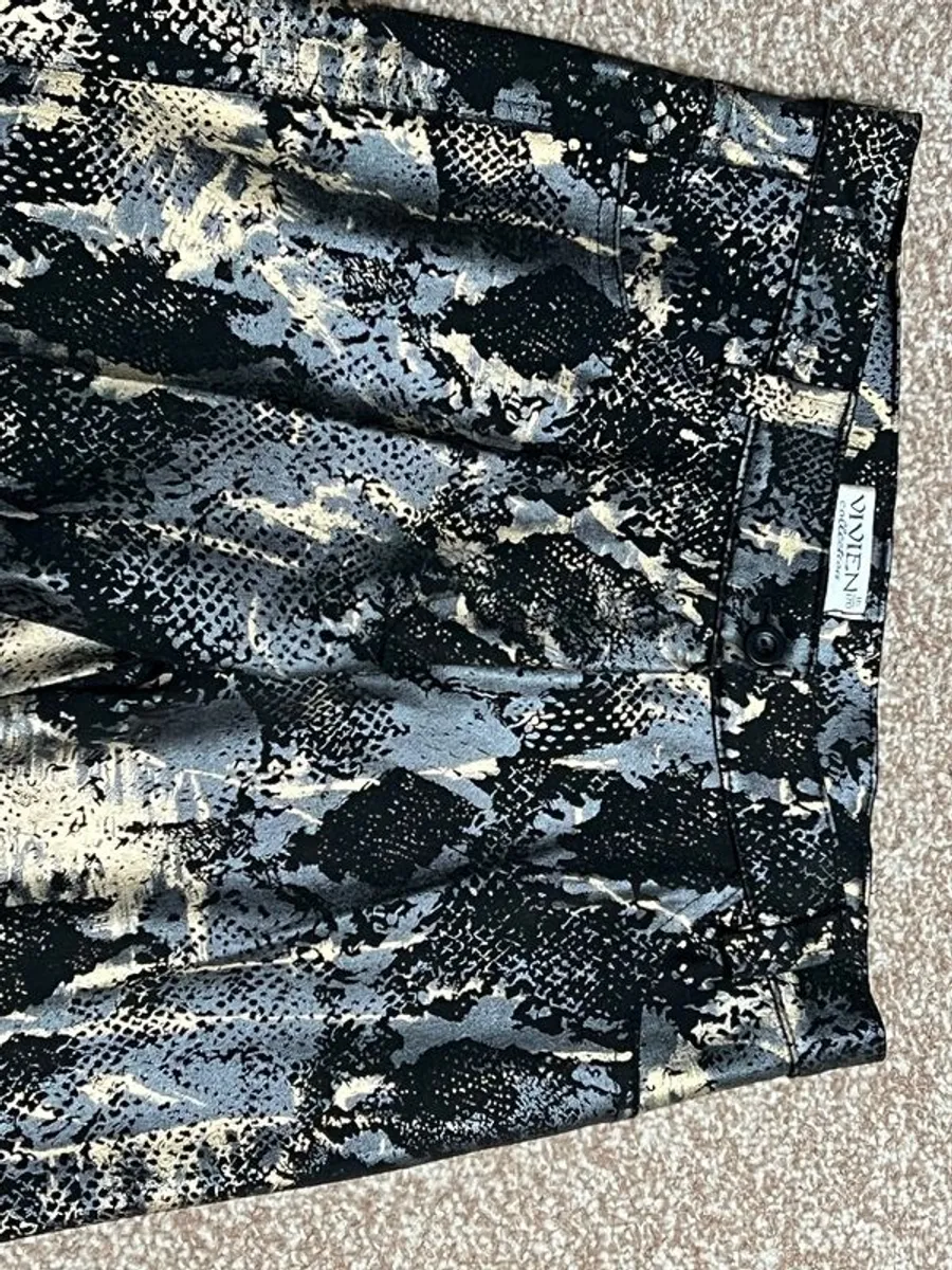 Stunning black and gold trousers Pants UK6 - Image 3