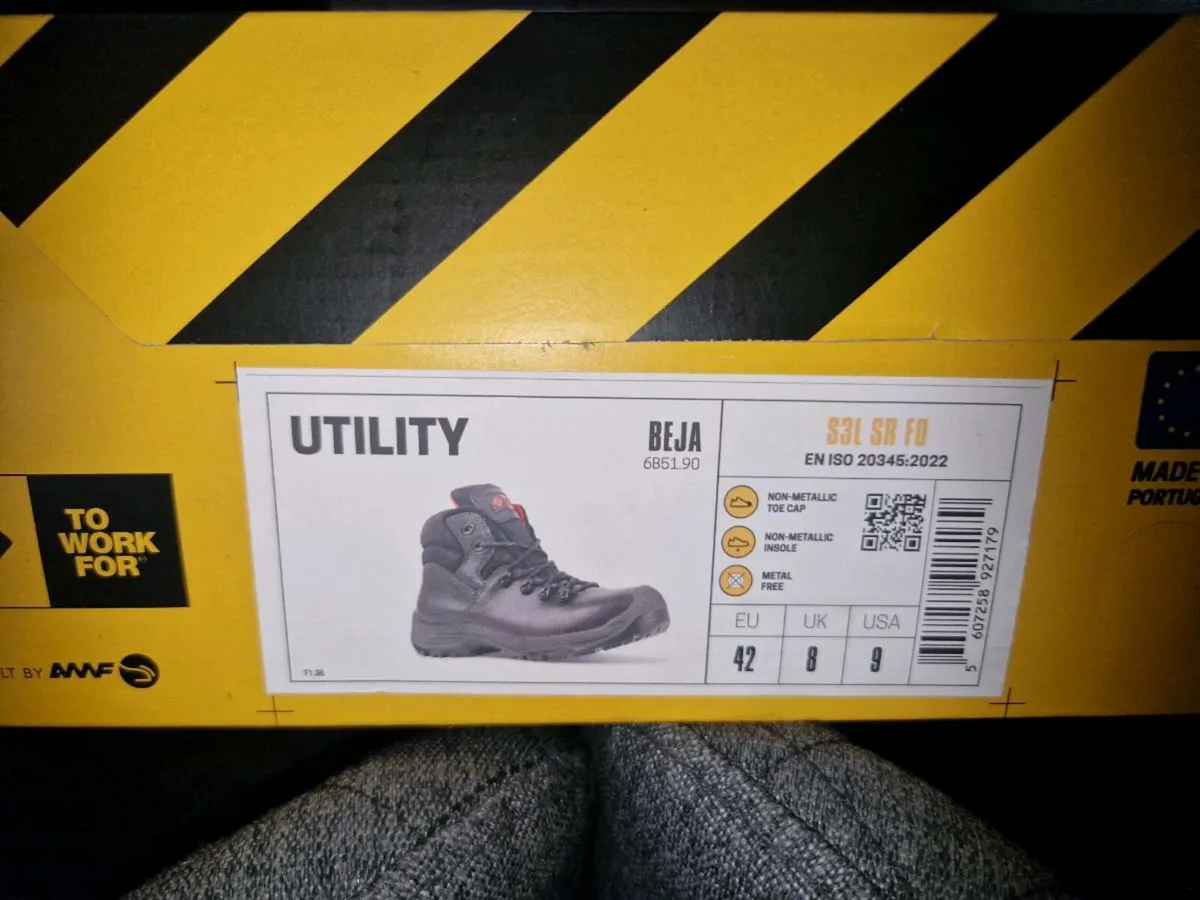 Safty boots - Image 1