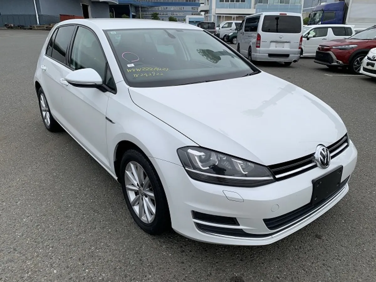 152 Volkswagen Golf 1.2 TSI Lounge - Image 2