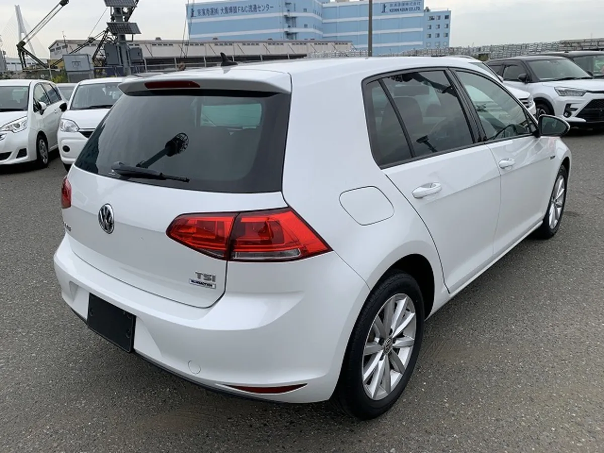 152 Volkswagen Golf 1.2 TSI Lounge - Image 3