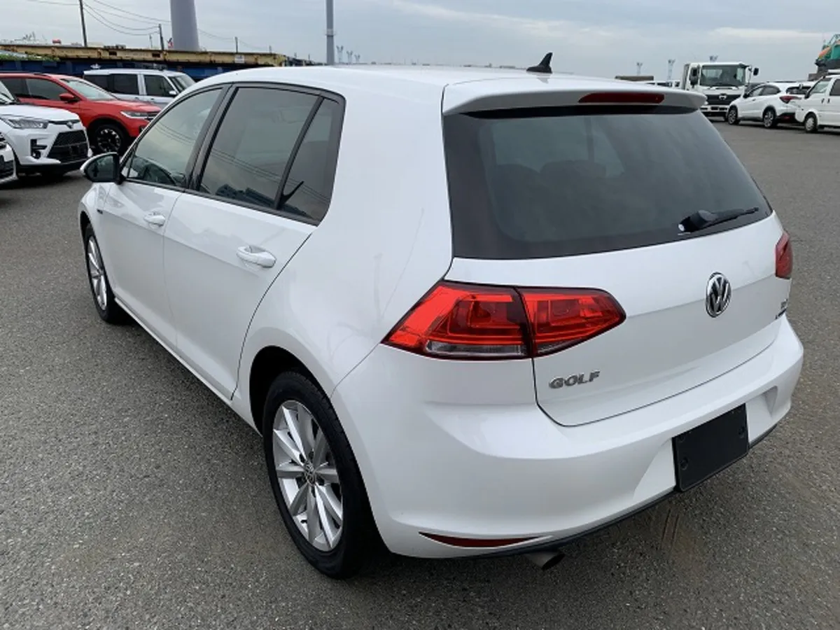 152 Volkswagen Golf 1.2 TSI Lounge - Image 4