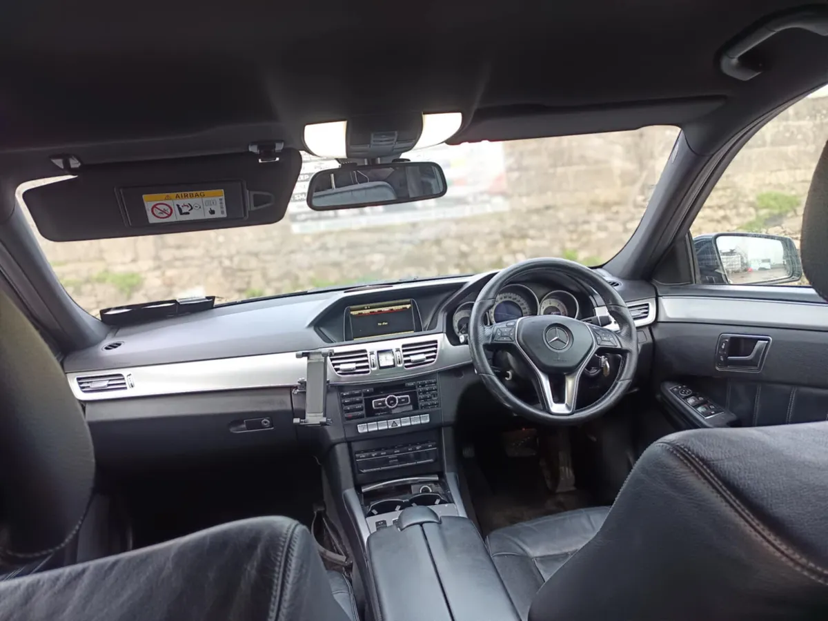 151 Mercedes-Benz  E220 cdi - Image 4