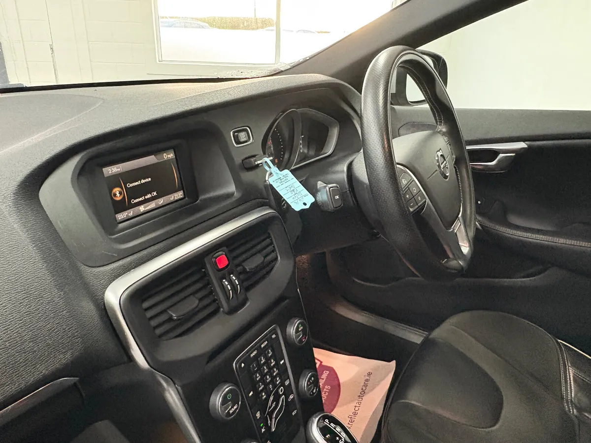 2016 Volvo V40 R Design 2.0 Auto - Image 3