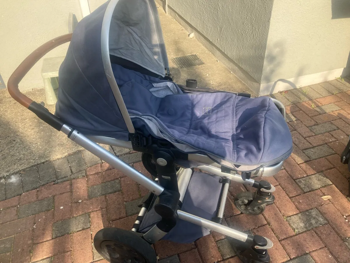 Buggy and pram - Image 1