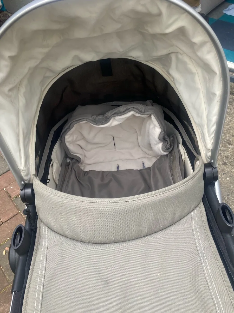Buggy and pram - Image 4
