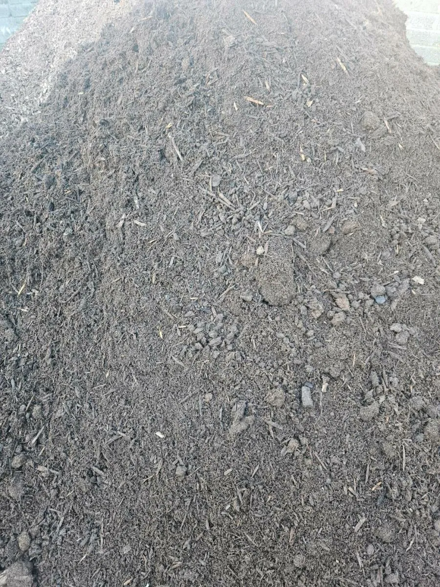 garden compost /bark mulch. - Image 1