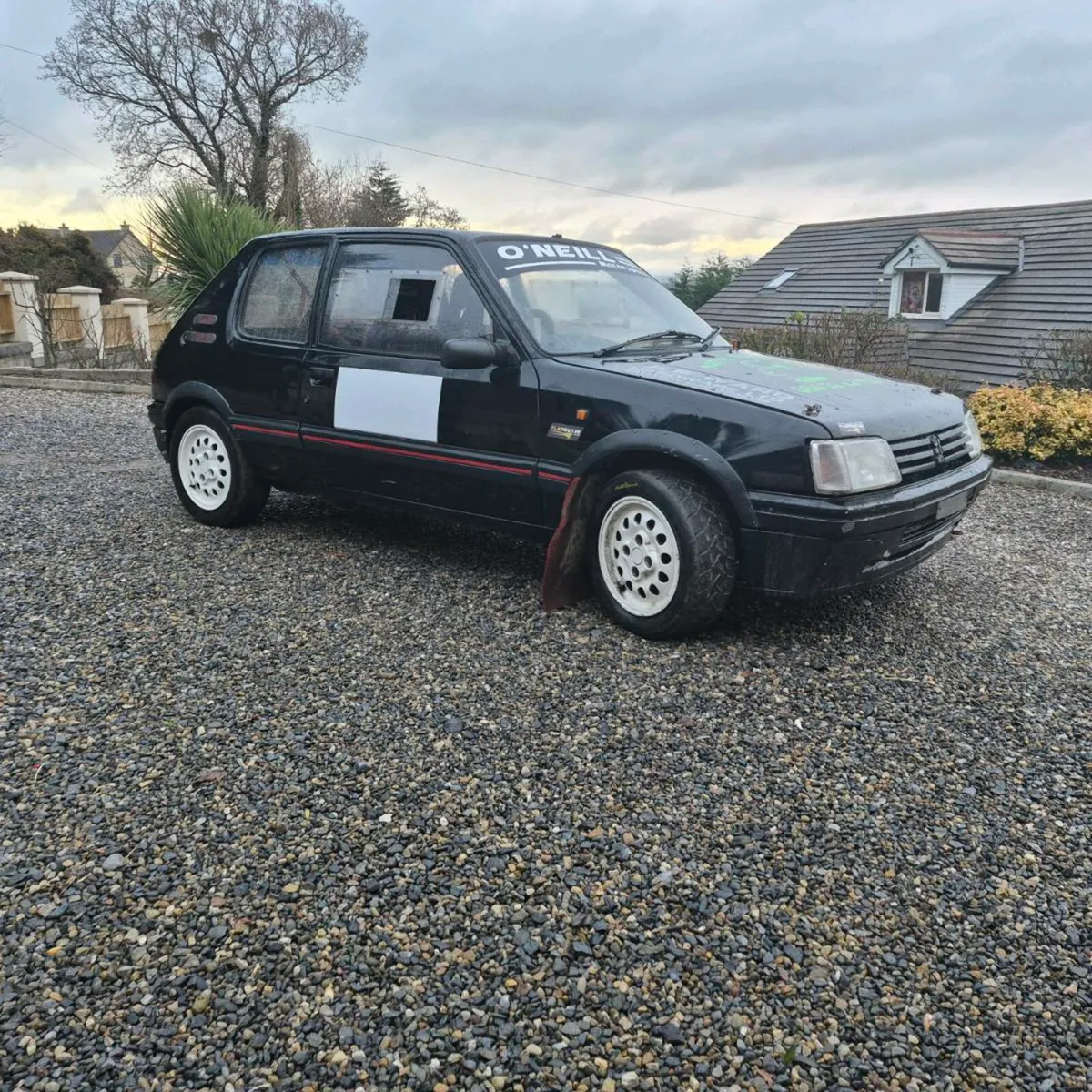 Peugeot 205 gti 1.6 - Image 1