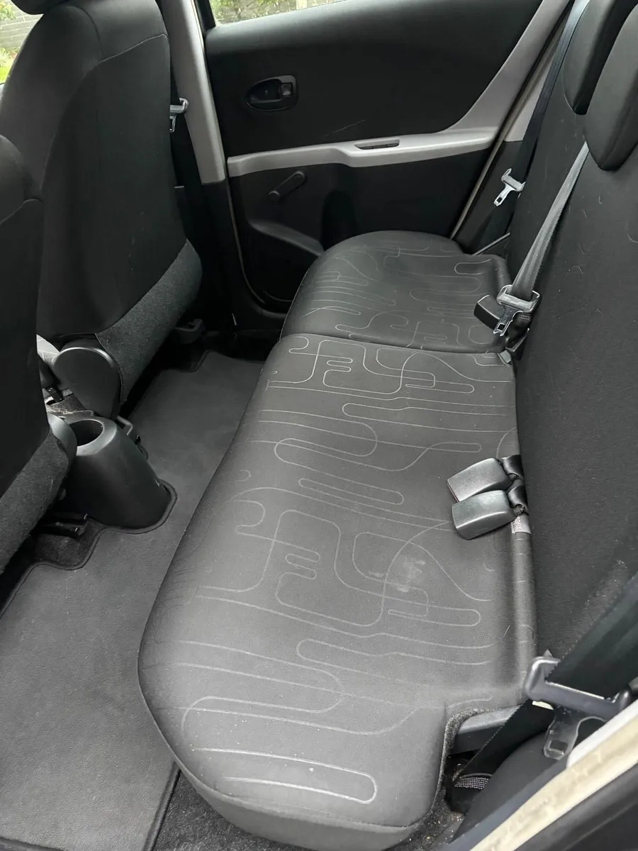 Toyota Yaris 2010 - Image 3